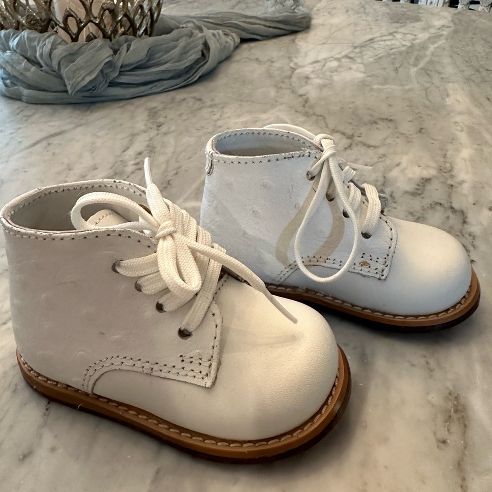 Josmo Baby Shoes size 3 brand new with box